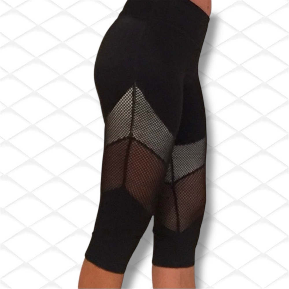 Fabletics 1/2 Length Black & White w Peekaboo Mesh Panels Leggings Like New NWOT